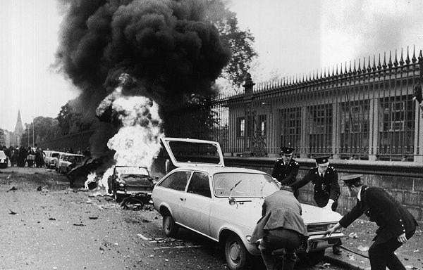 The Dublin Bombings, in the aftermath of the British terrorist attacks vehicles are moved by the Gardaí, Ireland, 1974