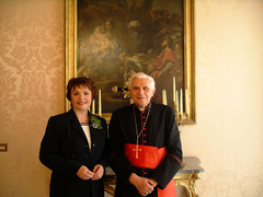 Dana with some German dude called Cardinal Ratzinger... Oh!