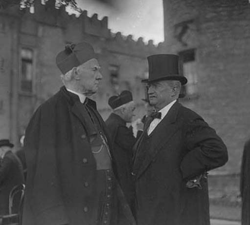 The Roman Catholic hierarchy with John Redmond MP, the leader of the Irish Nationalist establishment, 1912