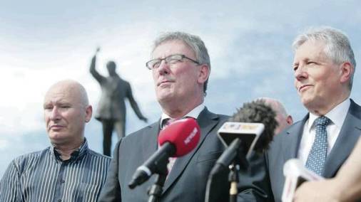 Billy Hutchinson of the British terrorist-linked PUP, Mike Nesbitt of the UUP and Peter Robinson of the DUP stand shoulder-to-shoulder