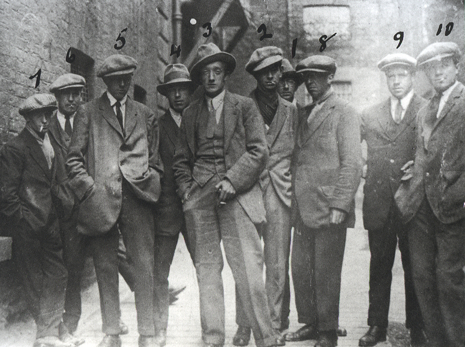 Often labelled as the Cairo Gnag, these in fact are gunmen of the Igoe Gang or Tudor's Tigers, an RIC or police death squad operating in Ireland during the War of Independence