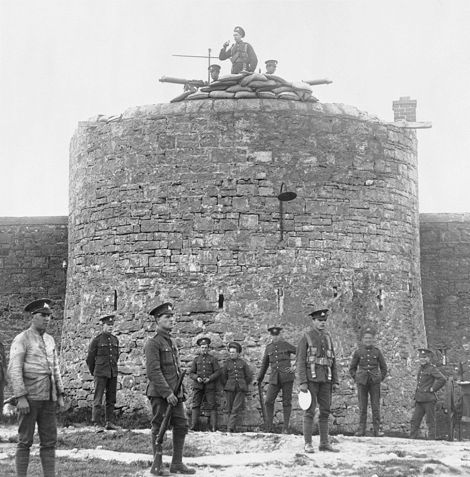 British soldiers of the Lincolnshire Regiment occupy Belleek Fort, the Battery, County Donegal, Ireland, August the 25th, 1922